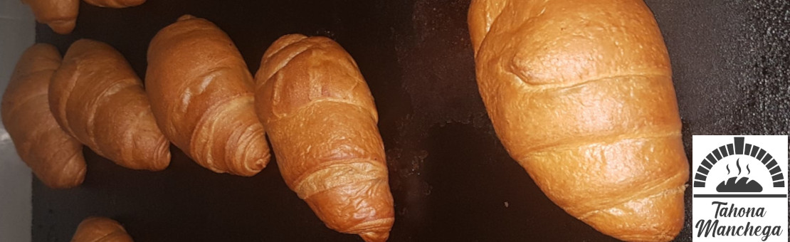 Croissants rellenos de chocolate